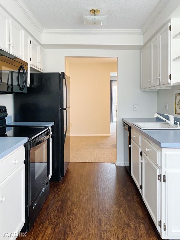 Building Photo - 3 br, 1.5 bath Condo - 111 Queens Road