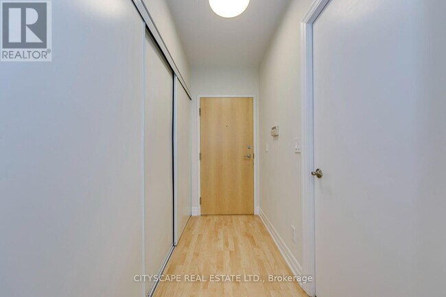 Photo du bâtiment - 8 Scollard St