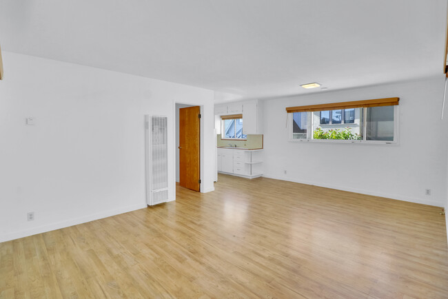 Building Photo - 1077 43rd St