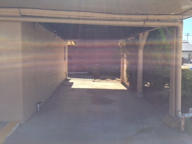 Building Photo - r60
