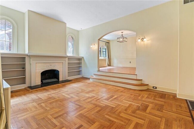 Building Photo - 5406 Beacon St