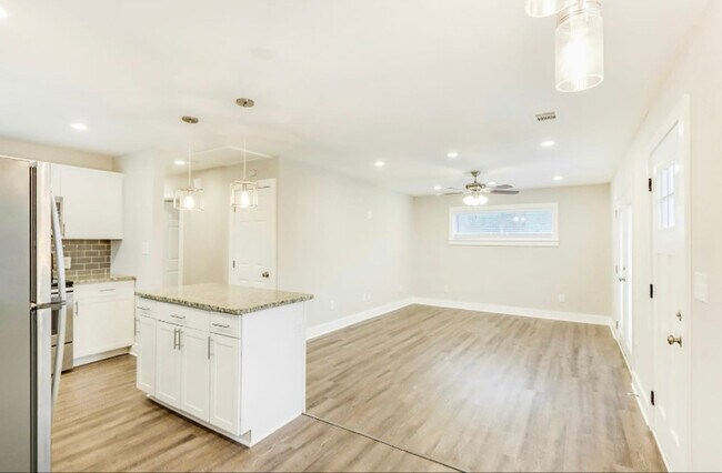 Foto del edificio - 2121 Nichols Ln