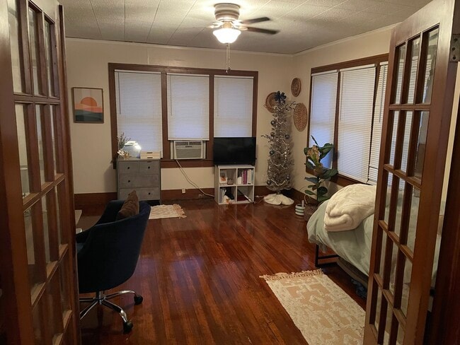 Bedroom - 110 W 10th St