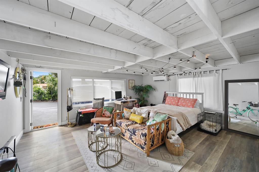 Primary Photo - 1972 NE 35th St