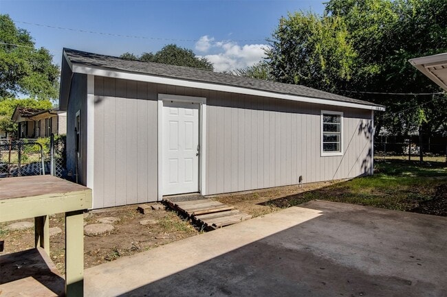 Foto del edificio - 614 Blueberry Ln