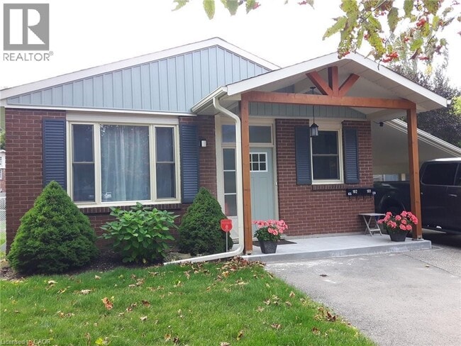 Building Photo - 20 Pintail Pl