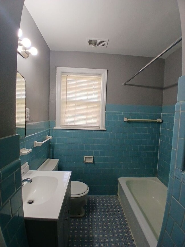 Building Photo - Beautiful 2 bedroom 1 bath home