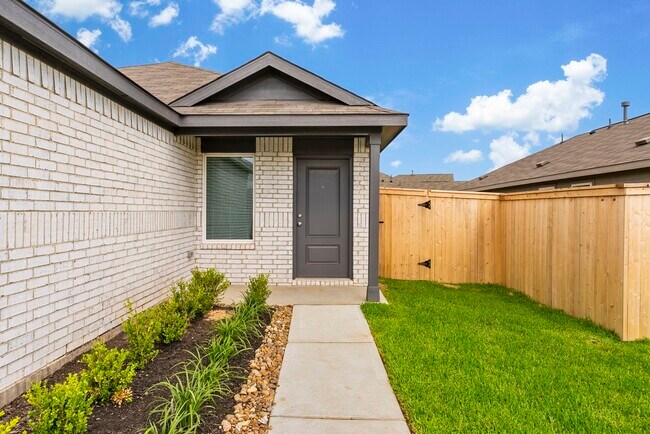 Building Photo - 706 Umbrella Tree Dr