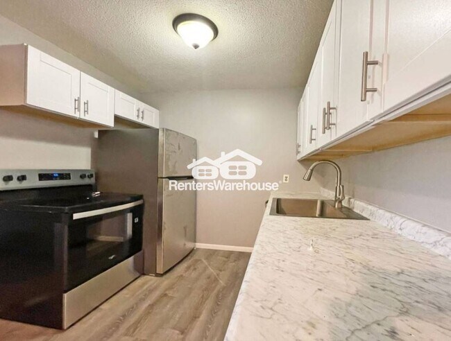 Foto del edificio - 32 Woodpecker Ridge Rd