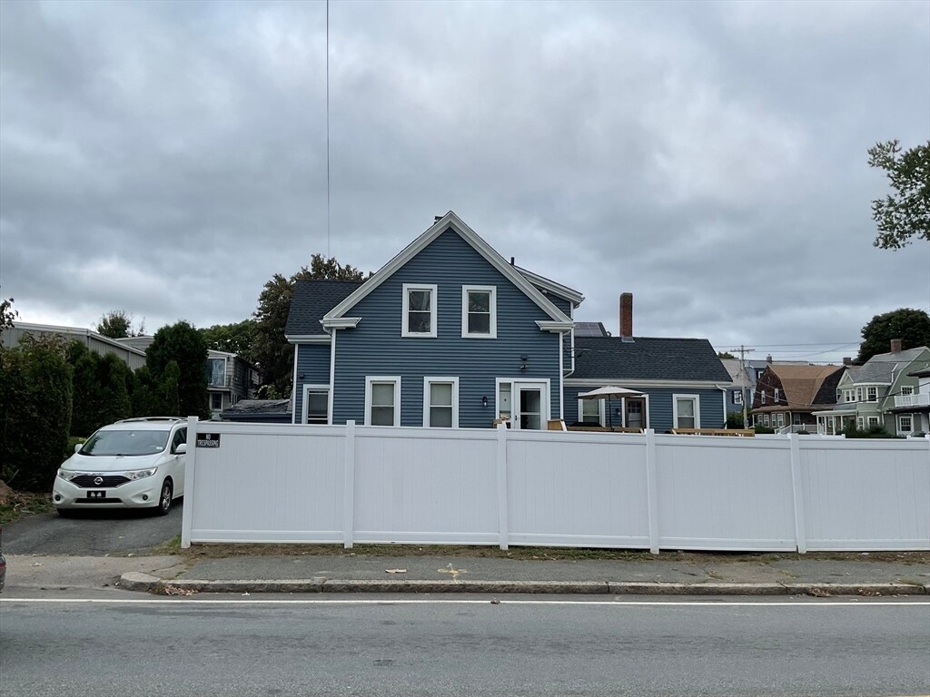 Building Photo - 123 Prospect St