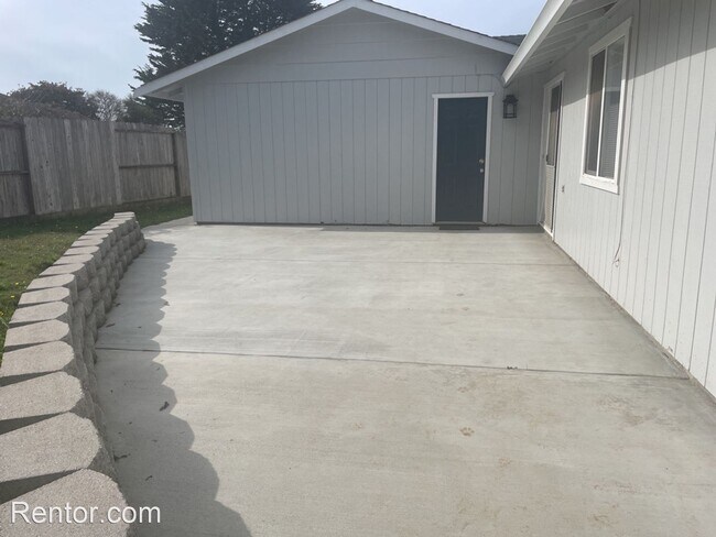 Foto del edificio - 3 br, 2 bath House - 1985 Cypress