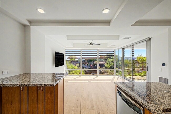 Foto del edificio - 7151 E Rancho Vista Dr