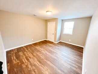 Building Photo - 801 Poplar Ave