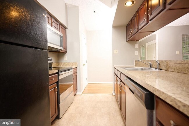 Building Photo - 1492 Greenbriar Cir