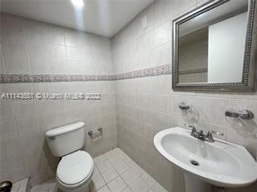 Building Photo - 210 Fontainebleau Blvd