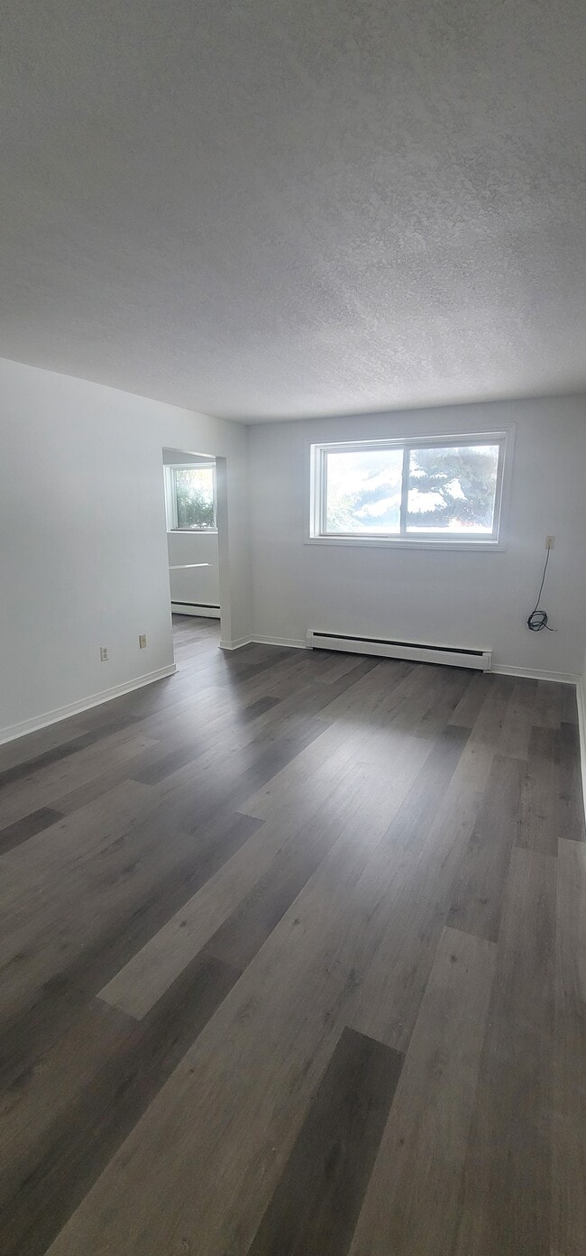 Building Photo - 148 Roxborough Ave