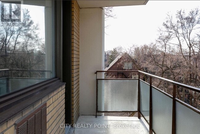 Building Photo - 276 St George St