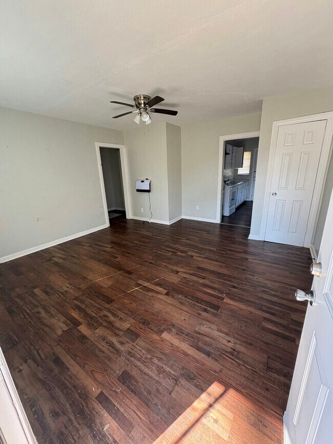 Foto del edificio - 5714 Court M Ct