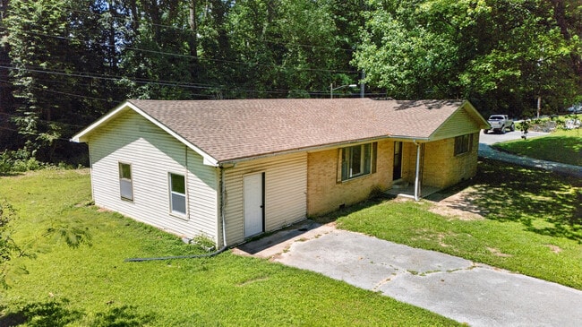 Building Photo - 156 B St