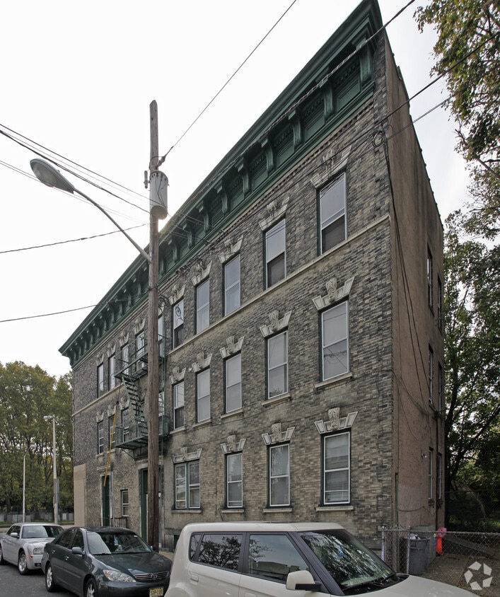 Building Photo - 3 Warner Ave