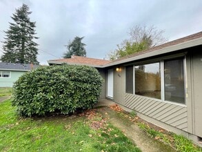 Building Photo - 2802-2802 SE 145th Ave