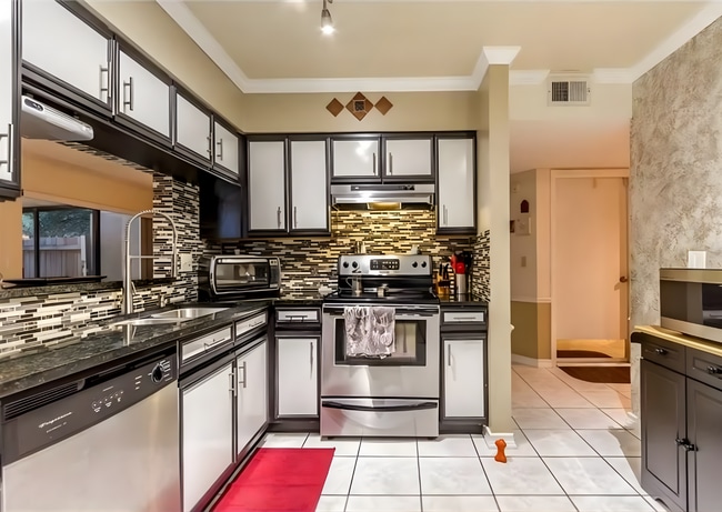 Foto del edificio - 5002 Corvette Dr