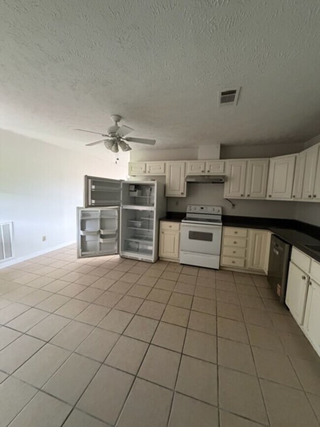 Building Photo - Renovated 3 Bedroom 2 Bath Home for Rent!!
