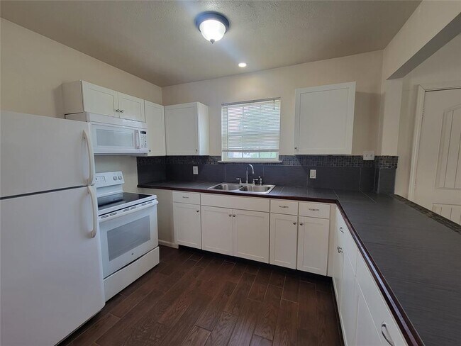 Building Photo - 5301 Avenue O
