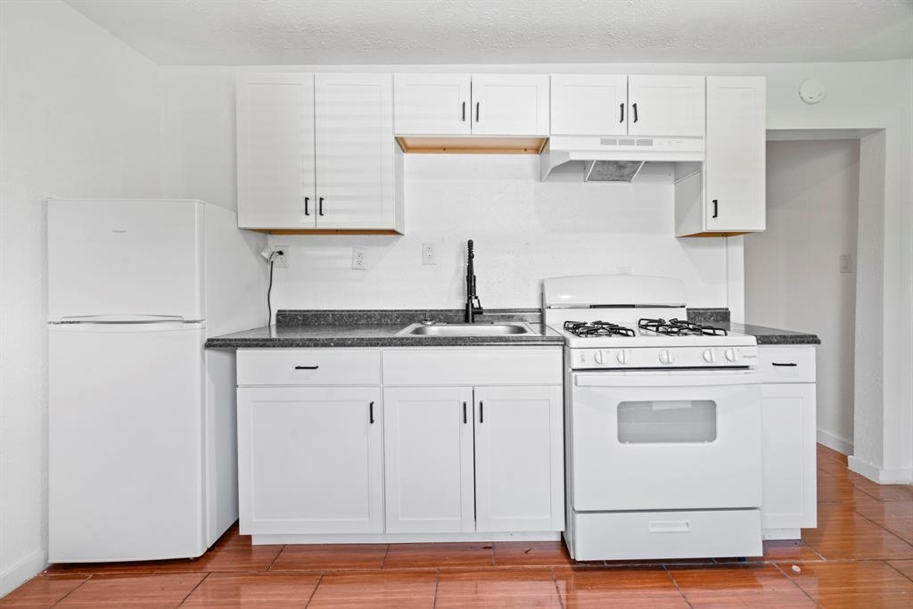 Primary Photo - 7430 Mount St