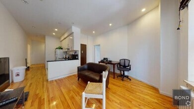 Building Photo - 1413 2nd Ave