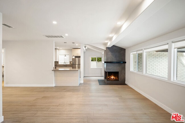 Building Photo - 22937 Dolorosa St