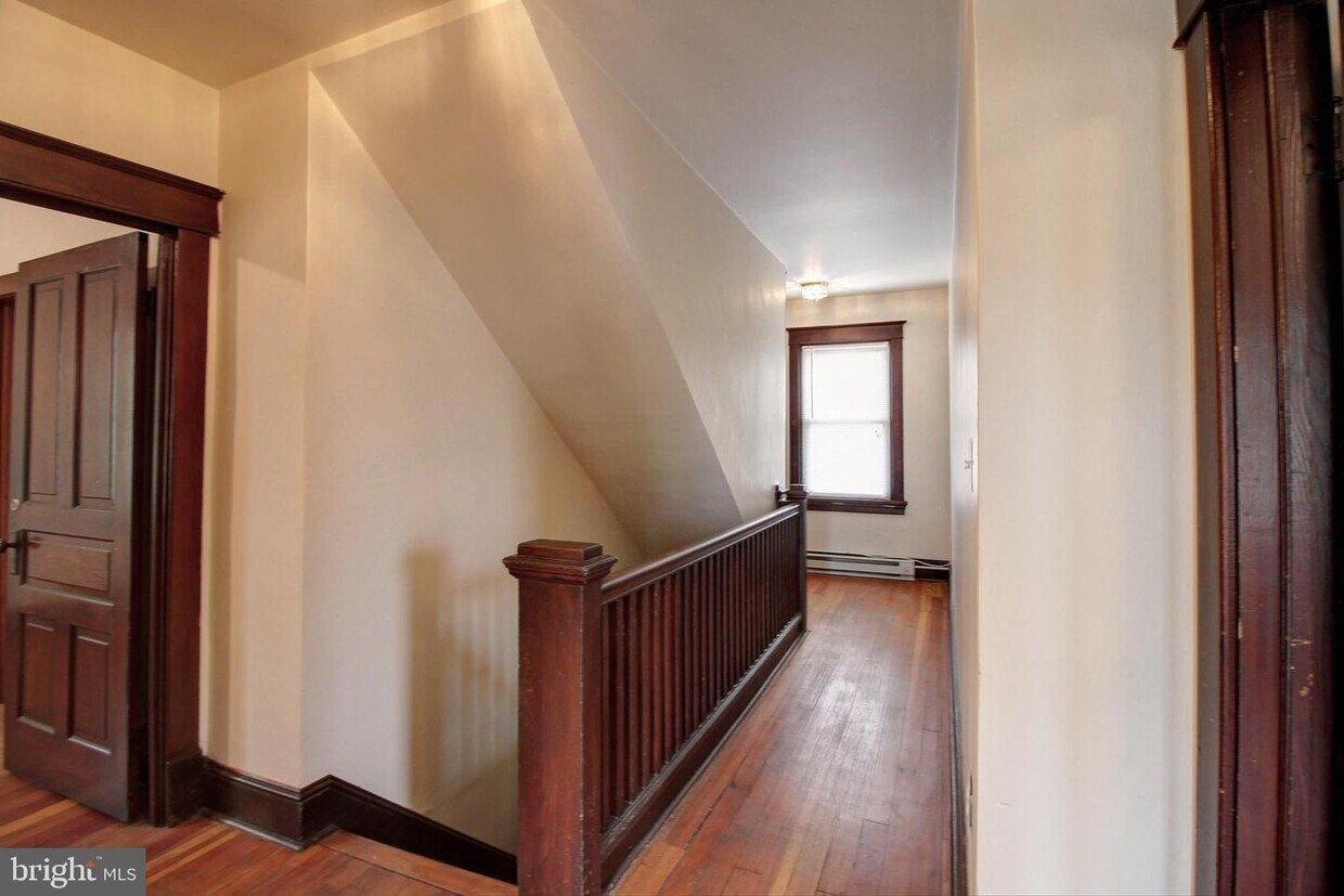 497 E Church St Unit 3, Frederick, MD 21701 Room for Rent in