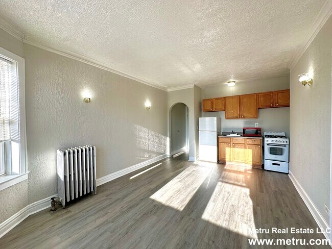 Foto del edificio - 3943 W Diversey Ave