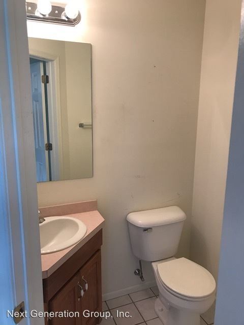 Building Photo - 3 br, 2.5 bath House - 1578 Pinewind Drive
