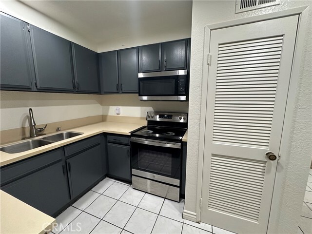 Building Photo - 22800 Hilton Head Dr