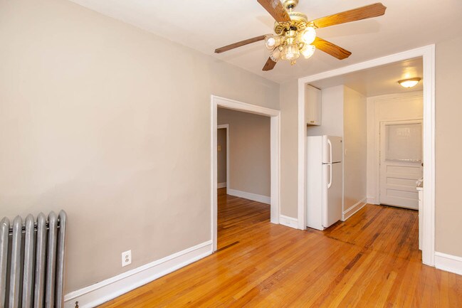 Foto del edificio - 1329 W Touhy Ave