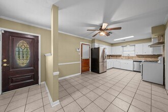 Building Photo - 10046 Cedardale Dr