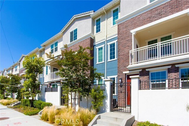 Foto principal - 6899 Magnolia Ave