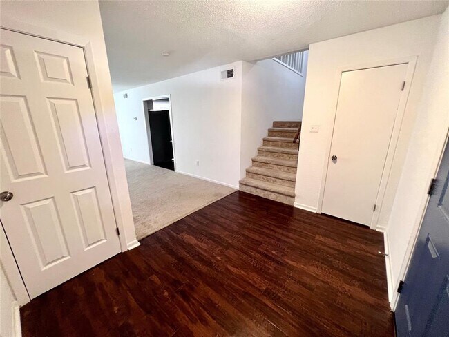 Building Photo - 1207 3rd St