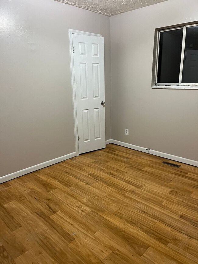 Foto del edificio - 3 Bedroom Home in St. Albans