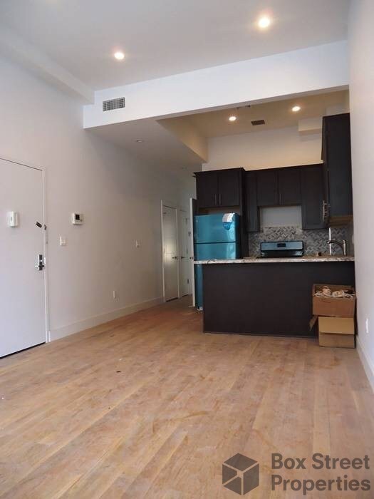 Foto del edificio - 586 Franklin Ave