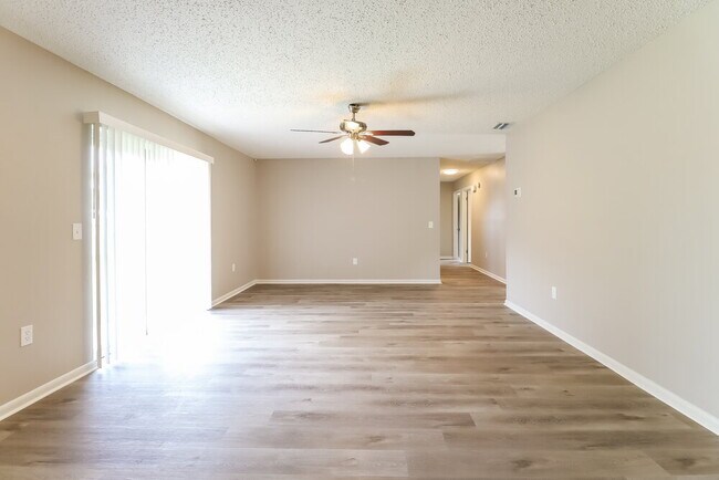 Building Photo - 143 Jenny Way