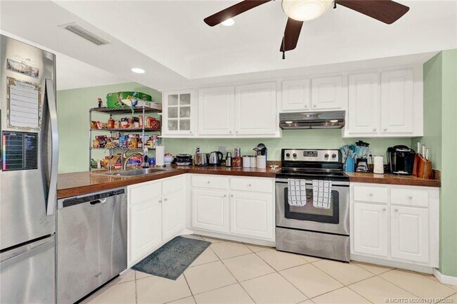 Foto del edificio - 1811 SW Palm City Rd