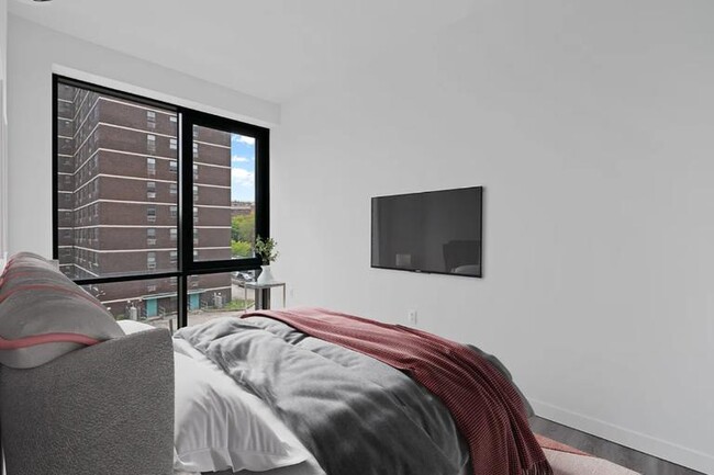 Foto del edificio - 33-52-52 Crescent St