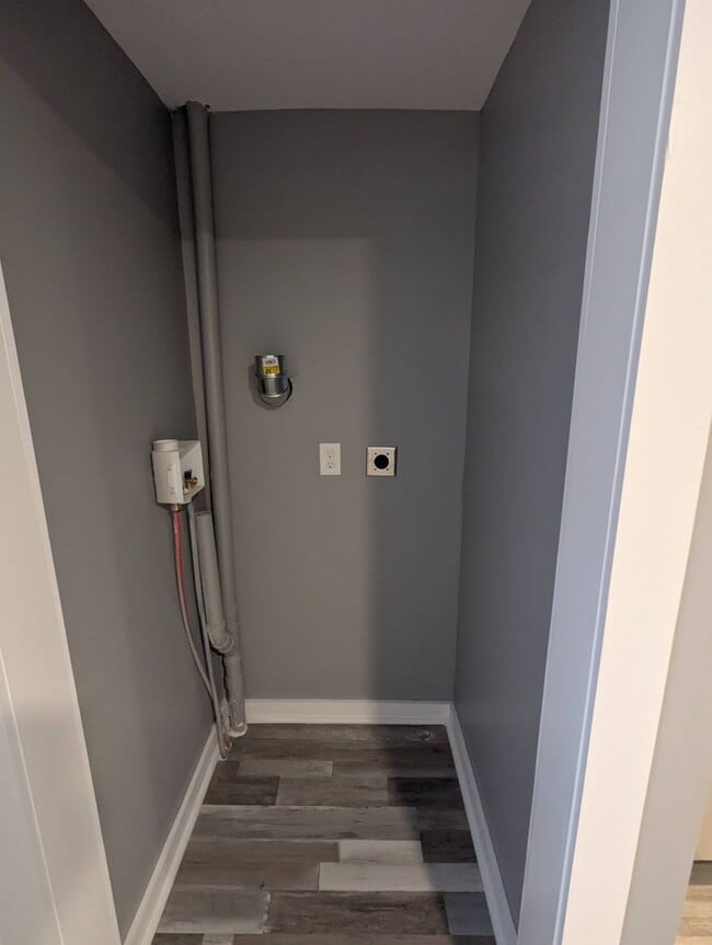 Building Photo - 19 Main St