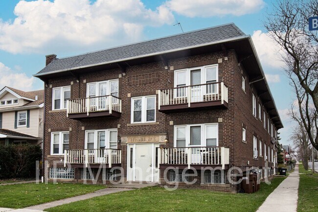 Building Photo - Newly updated 2 bedroom/1 bath in the Lora...