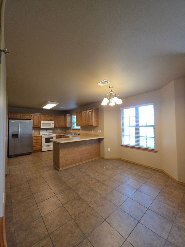 Building Photo - 619 Resimont Dr