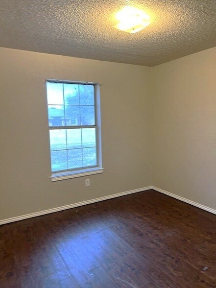 Foto del edificio - 624 Johnathon Ct