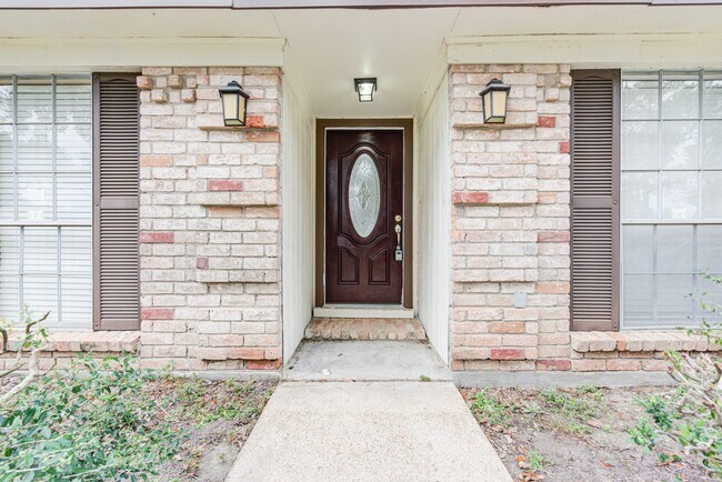 Building Photo - 15118 Chaseridge Dr