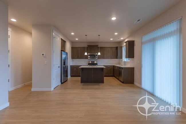 Foto del edificio - 124 S 88th Dr